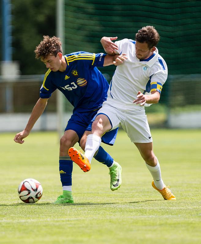 Zahajovací utkání Perleťového poháru mezi FC Vysočina Jihlava B a FC Slavoj Žirovnice.