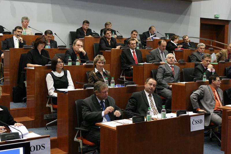 Zasedání krajského zastupitelstva, na kterém byl zvolen nový hejtman Jiří Běhounek.