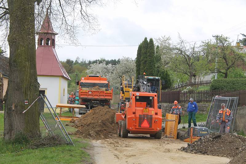 V Cejli se buduje nová kanalizace, přípravy začaly už v roce 2014 a jedná se o historicky největší projekt, co se týká rozsahu prací i financí.