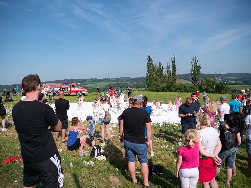 Děti v Cejli se bavily na olympiádě, na konec si užily pěnovou párty.