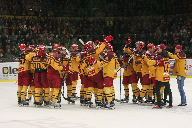 Utkání 11. kola baráže o hokejovou extraligu mezi HC Dukla Jihlava a HC Energie Karlovy Vary, 20. dubna v Jihlavě.