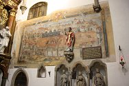 Obraz se scénou přepadení Jihlavy roku 1402. Freska z 16. století s barokní přemalbou. Presbytář  kostela Nanebevzetí Panny Marie.  Foto: Stanislav Jelínek