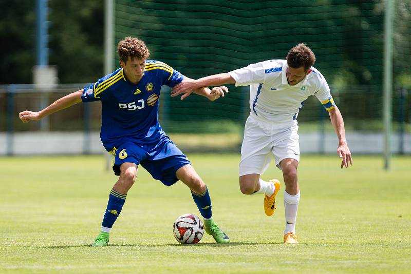 Zahajovací utkání Perleťového poháru mezi FC Vysočina Jihlava B a FC Slavoj Žirovnice.