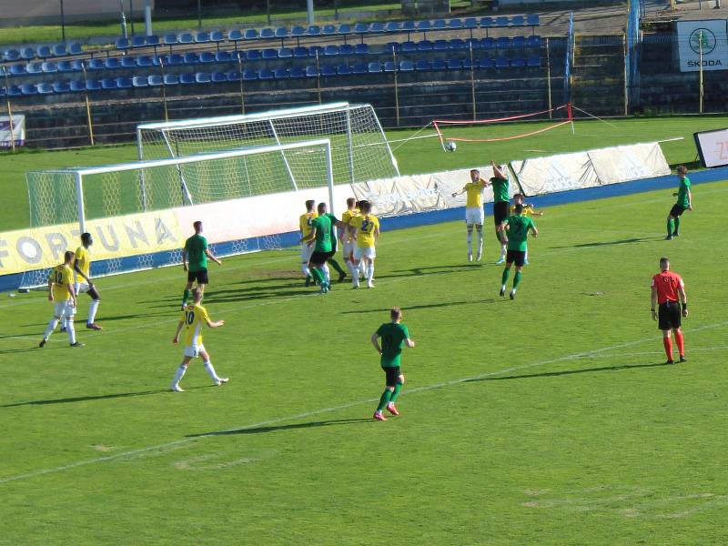 Utkání 29. kola FORTUNA:NÁRODNÍ LIGY mezi Jihlavou (ve žlutém) a Příbramí.