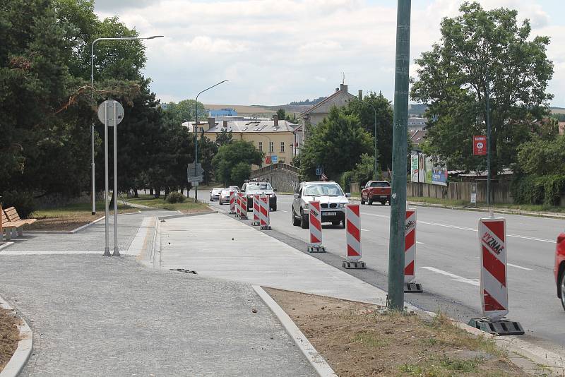 Probíhají poslední úpravy, cestující by měli v Hradební ulici vystupovat a nastupovat ještě během července.