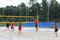 Jihlavští hokejisté si zahráli vlastní turnaj v beach volejbale.