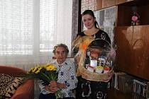 Primátorka Karolína Koubová popřála Heleně Kyralové ke 104. narozeninám.