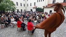 Koncert účastníků Francouzsko-české akademie hudební akademie na nádvoří Univerzitního centra v Telči.