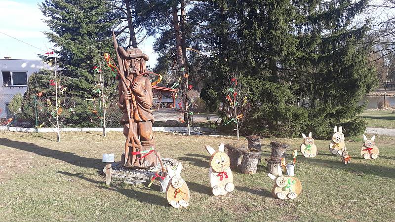 Velikonoční výzdoba ve Stonařově.