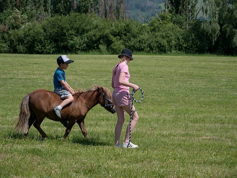 Děti v Cejli se bavily na olympiádě, na konec si užily pěnovou párty.