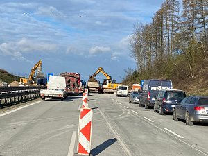 Uzavírka na vysočinské dálnici D1 u Řehořova kvůli demolici mostu.