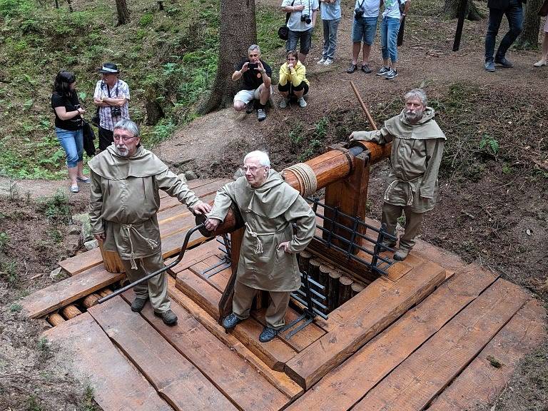 Vrátek v lokalitě Rounek na hornické naučné stezce.