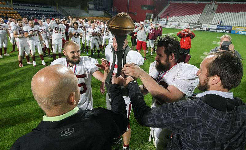 Souboj o titul vítěze 3.ligy amerického fotbalu a Bitters Bronze Bowl trofej mezi Vysočina Gladiators a Přerov Mammoths.