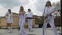 Skupina ABBA stars přijela na Vysočinu z Plzně a zahrála bez nároku na honorář a cestovné.
