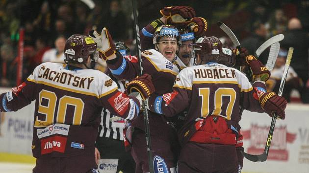 Zápas 3. kola baráže o hokejovou extraligu: HC Dukla Jihlava - HC Verva Litvínov, 1. dubna v Jihlavě.