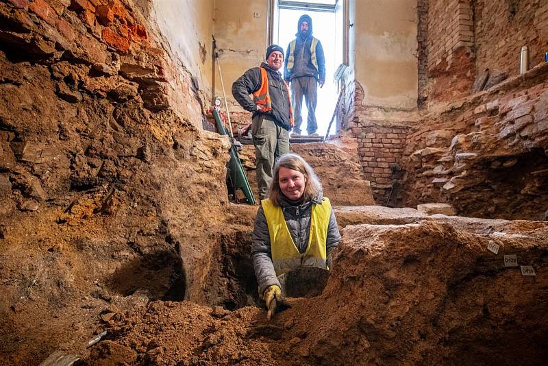 Dle svých slov našli archeologové v Jihlavě středověký poklad.