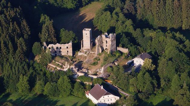 Zřícenina hradu Rokštejn.