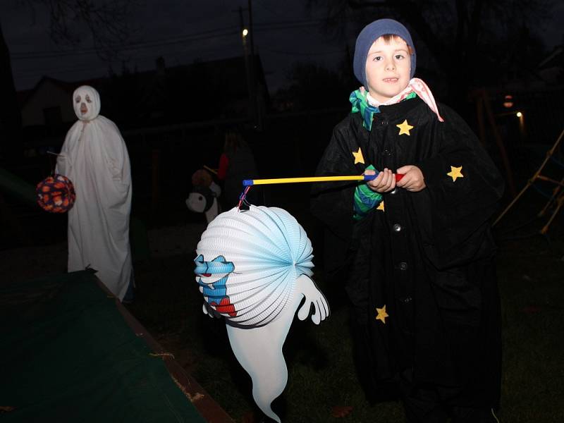 Halloweenský průvod ve Vyskytné nad Jihlavou