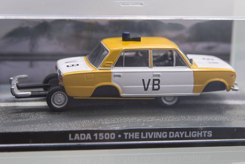 Výstava aut Jamese Bonda včetně originálního automobilu Lotus Esprit Turbo z filmu Jen pro tvé oči (For your eyes only) v životní velikosti.