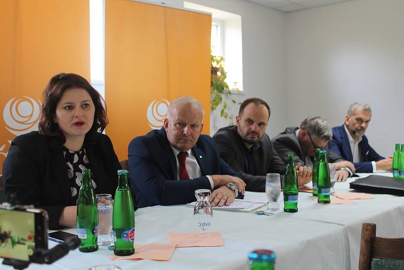 Na  krajskou konferenci sociálních demokratrů přijela i ministryně Maláčová.