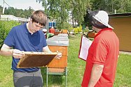 Svoje znalosti si mladí včelaři měří každý rok v soutěži Zlatá včela.