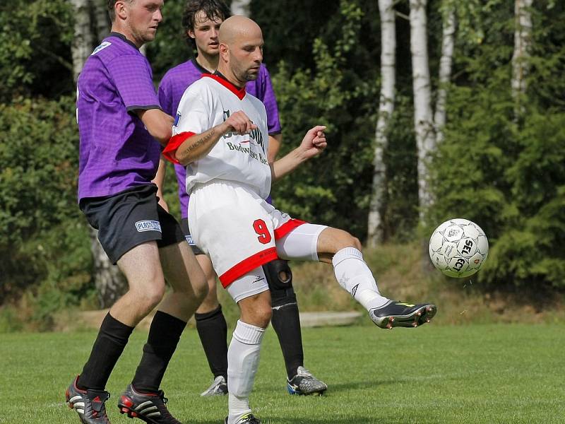 Fotbalisté Stonařová po divoké remíze (4:4 s Puklicemi) v minulém kole tentokrát rozstříleli 5:0 Rudíkov. Ve dvou odehraných kolech tak nastříleli už devět gólů.