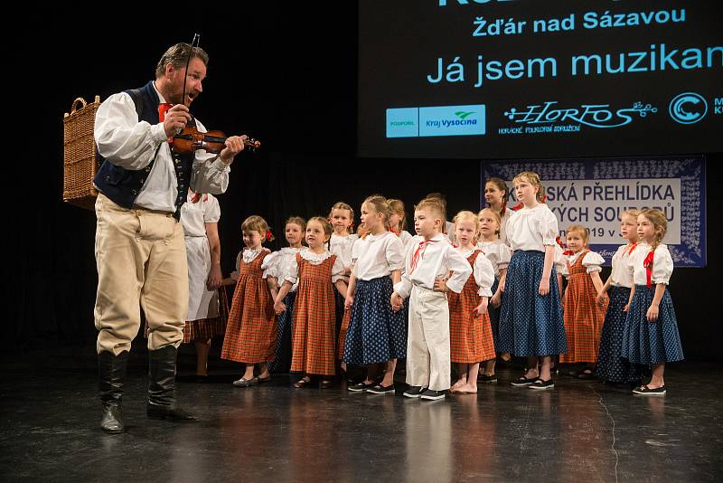 Postupová přehlídka dětských folklórních souborů z kraje Vysočina.