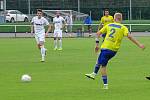 V sobotním utkání předkola MOL Cupu mezi fotbalisty domácího FC Žďas Žďár (v bílém) a Velkou Bíteší (v modro-žlutém) padaly branky jen do hostující sítě. Po výhře 3:0 čeká na Žďár v prvním kole FC Vysočina.