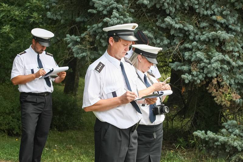 Dopravní policisté soutěžili v řízení křižovatky a zručnosti ovládání služebního vozidla.