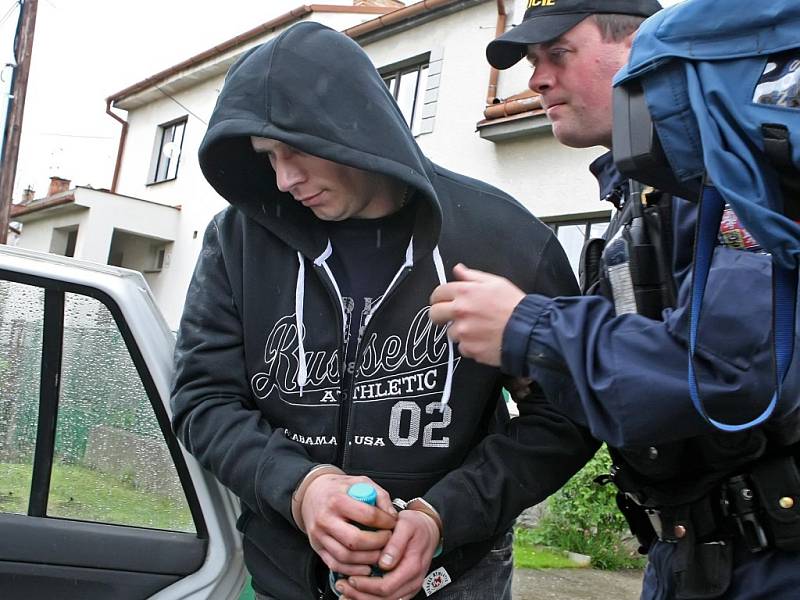 Jihlavští kriminalisté v ulici Zrzavého v Jihlavě zatkli jednoho z největších výrobců drog na Vysočině.