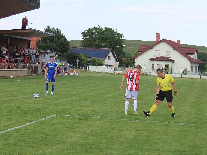 Přípravné utkání mezi Vysočinou Jihlava a Viktorií Žižkov v Dolních Kralovicích.