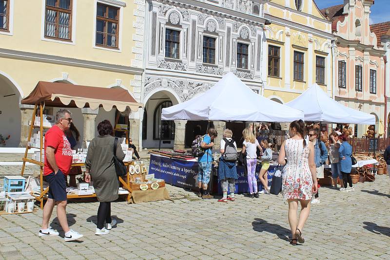 Centrum Telče v sobotu odpoledne žilo folklorem.