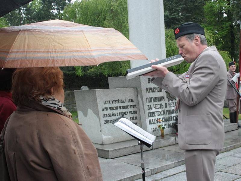 Pietní akt na ústředním hřbitově v Jihlavě