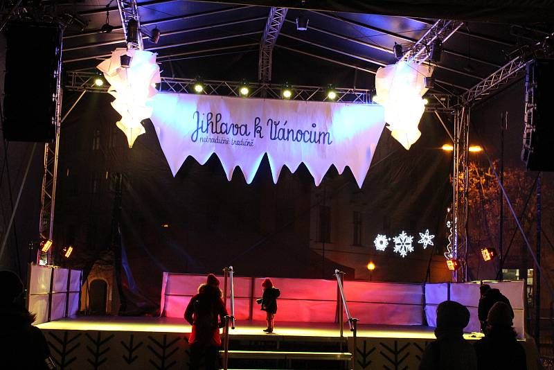 Středa 7. prosince patřila akci Česko zpívá koledy. V Jihlavě zpříjemnila adventní  atmosféru hudba z rádia.