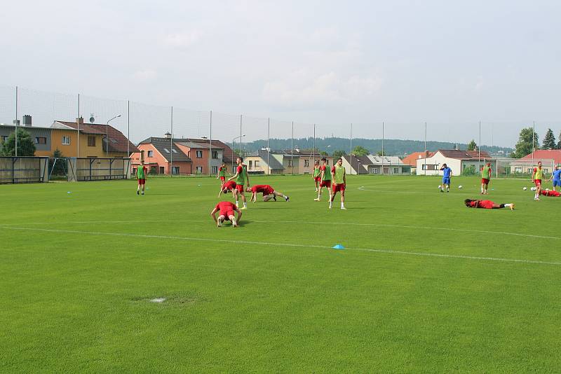 První trénink druholigových jihlavských fotbalistů.