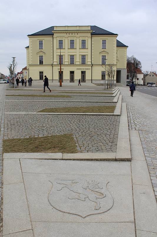 Škola roky chátrala, nyní je ale chloubou třešťského náměstí.