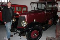 Automobil značky Armstrong Siddeley od roku 1919 sloužil jako limuzína pro sira Huberta Swinburnea a jeho rodinu. Nyní je k vidění v muzeu techniky v Telči, kam byl zapůjčen. Nese jméno Nellie podle původní značky NL.