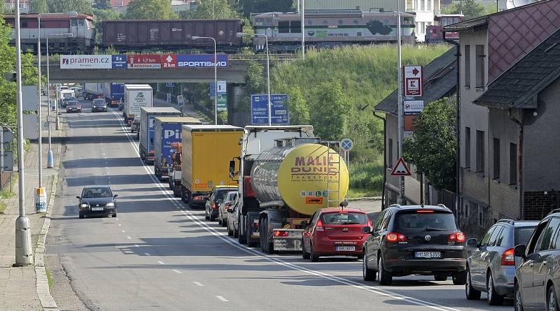 Jelikož se práce na odklízení zpozdily a dálnice byla otevřena o více než hodinu později, hustší ranní provoz způsobil dopravní komplikace v Havlíčkově Brodě. 