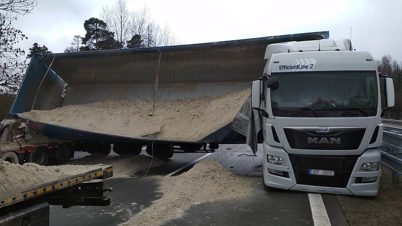 Hromadná nehoda na dálnici D1 na Jihlavsku.