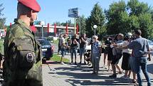 Vojáci přijeli v poslední červencový den dopoledne. Foto: Deník/