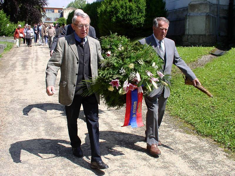 Uctění památky obětí druhé světové války, na straně odsunovaných Němců.