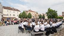 Dechový orchestr TUTTI ZUŠ Jihlava v parku Gustava Mahlera.
