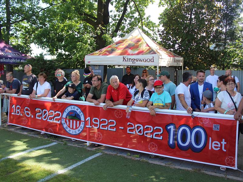 Fanoušci na oslavách stoletého výročí fotbalového Sokola Bedřichov.