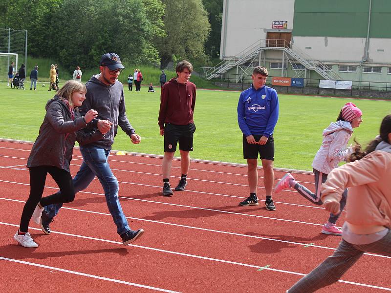 Na jihlavském stadionu Na Stoupách proběhl sportovní den pro handicapované děti, který jako již tradičně uspořádal FC Vysočina Jihlava pro Základní školu speciální a Praktickou školu Jihlava.