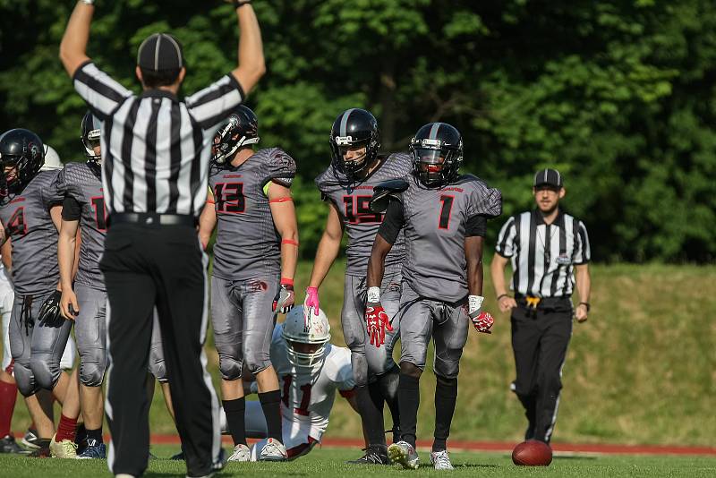 Utkání amerického fotbalu ze dne 3. června mezi Vysočina Gladiators a Přerov Mammoths