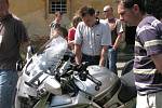 Policista předvedl nejen zvědavým dětem nový policejní motocykl