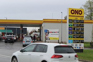 Ceny benzínu a nafty stále stoupaní, v Jihlavě se dá natankovat poměrně výhodně.