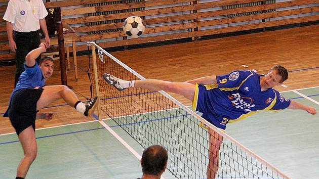 Bedřichovského Karla Löfflera (vpravo) a jeho spoluhráče čeká derby s Jaroměřicemi.