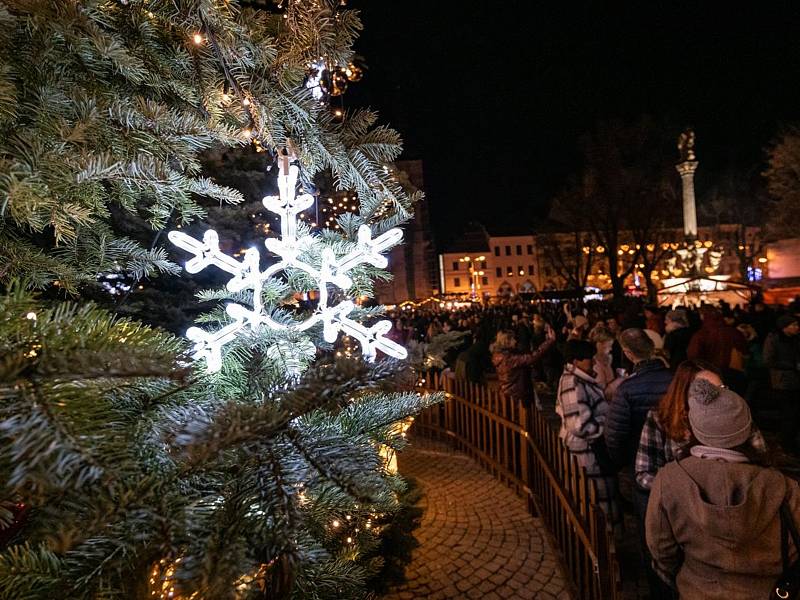 Nedělním rozsvícením vánočního stromu začal advent také v Jihlavě.