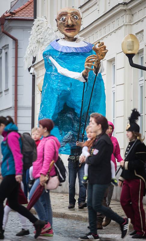 Tradiční průvod krojovaných jihlavských havířů ke Kostelu svatého Jana Křtitele v Jihlavě.